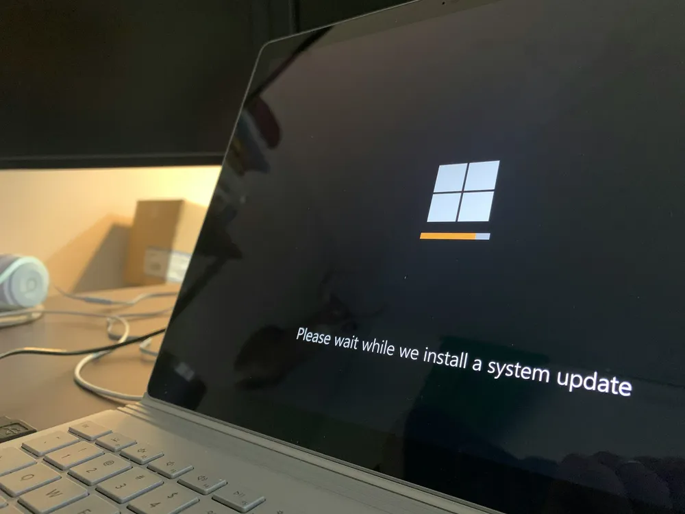 automatic background Windows Update